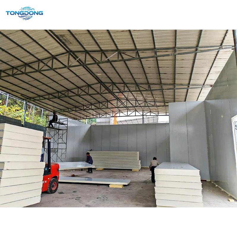 Polyurethane sandwich panel
