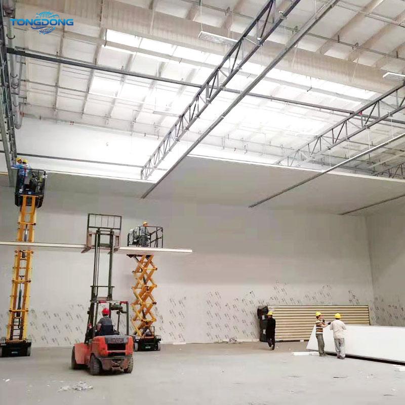 Polyurethane sandwich panel
