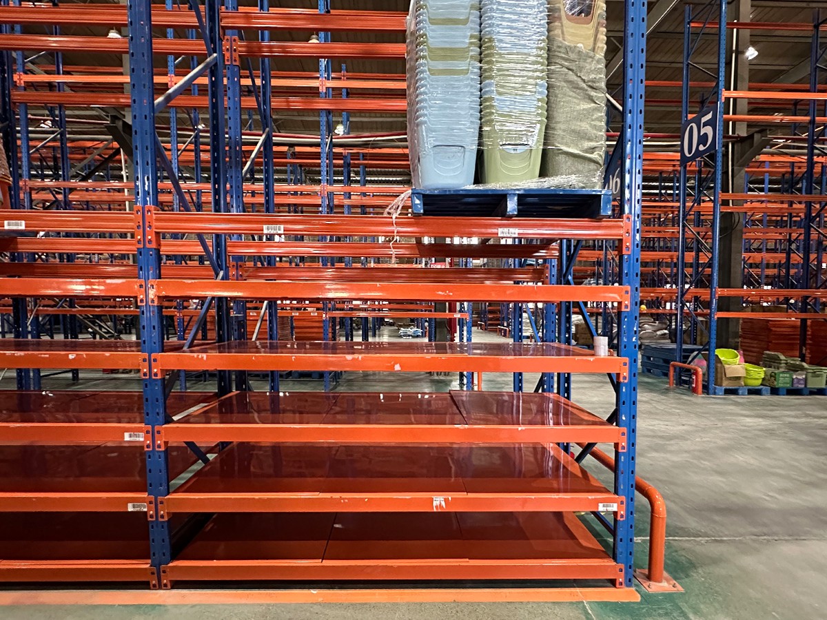 Pallet racks - supermarket storage