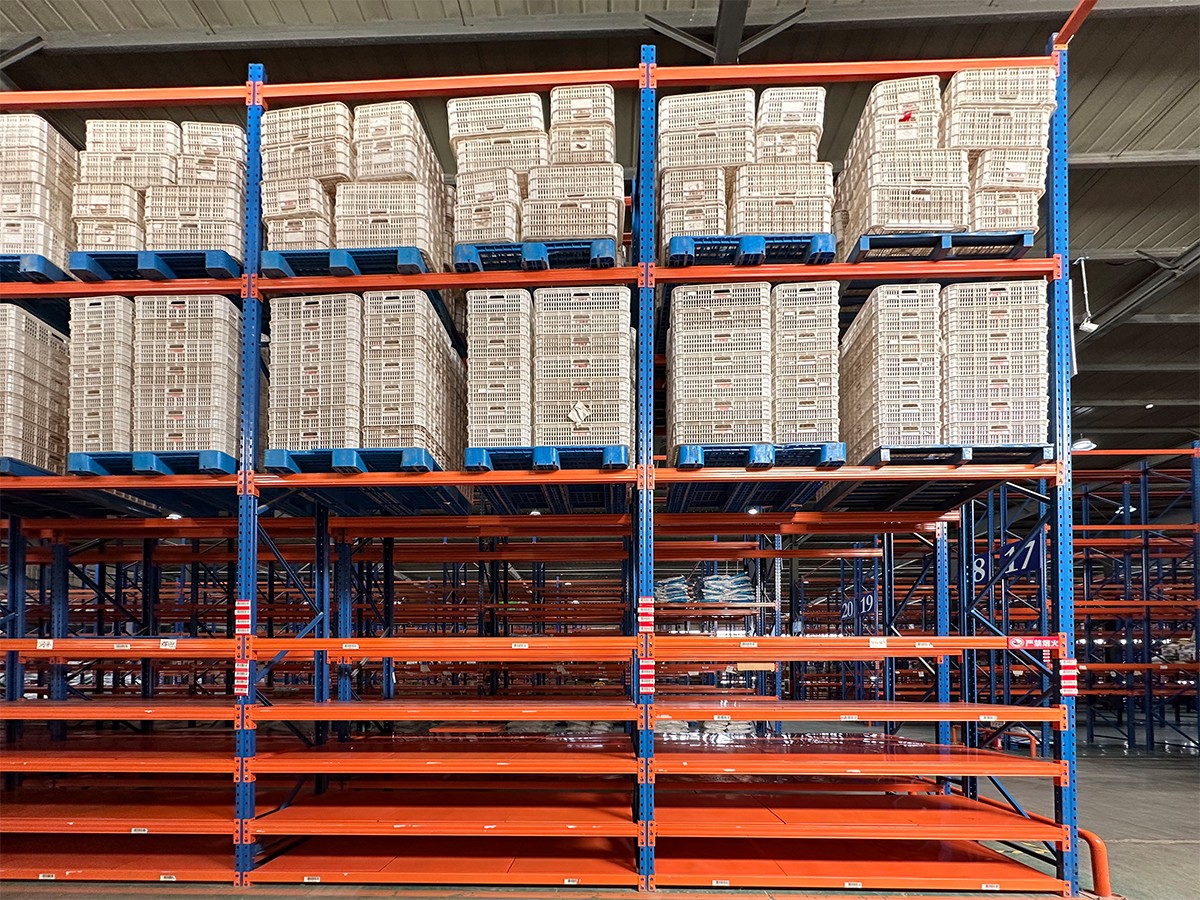 Pallet racks - supermarket storage