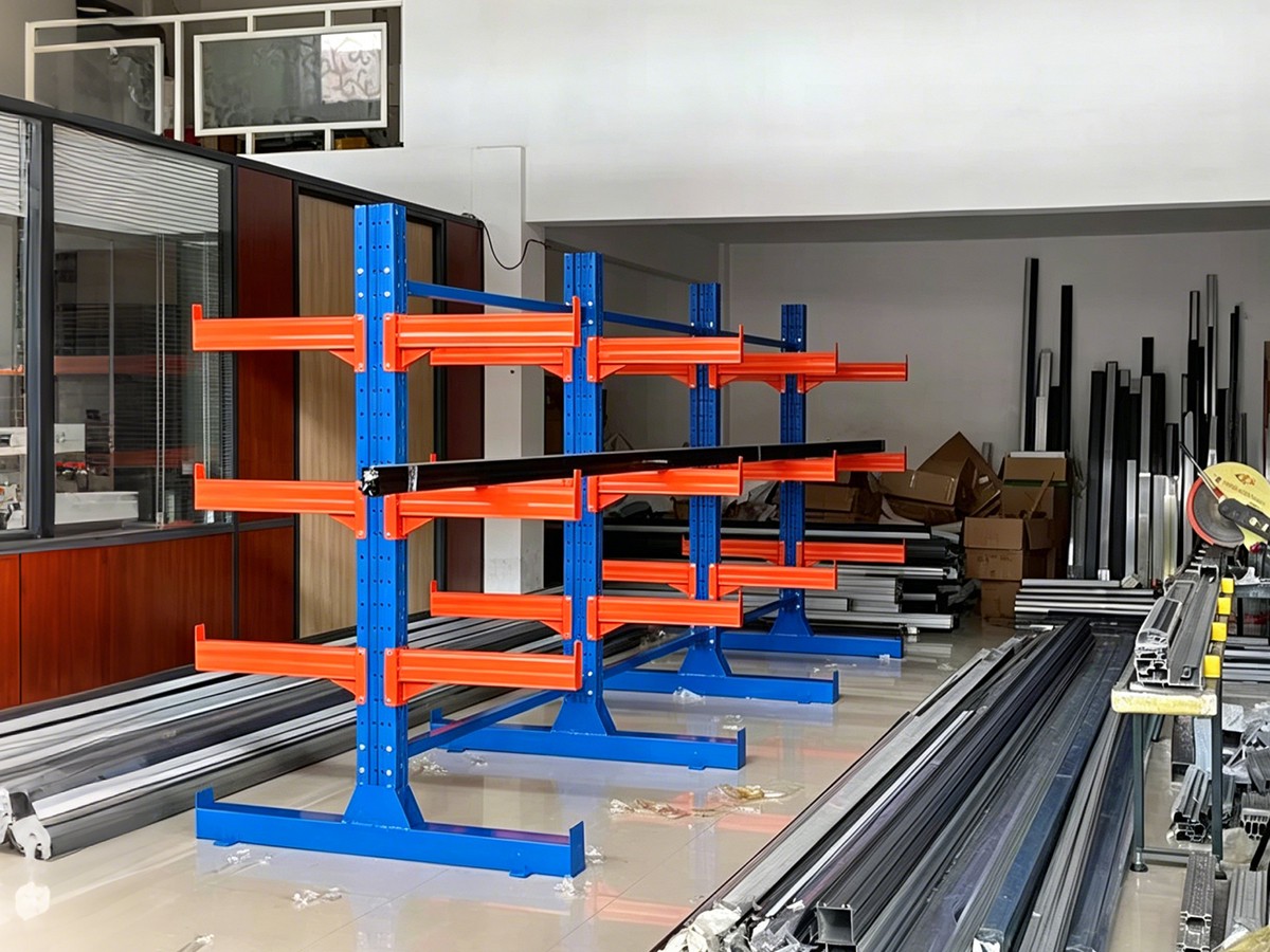 Double-sided cantilever rack