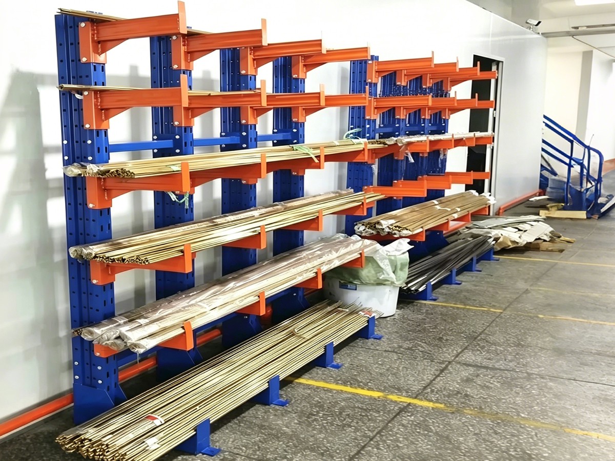 Single-sided small cantilever rack