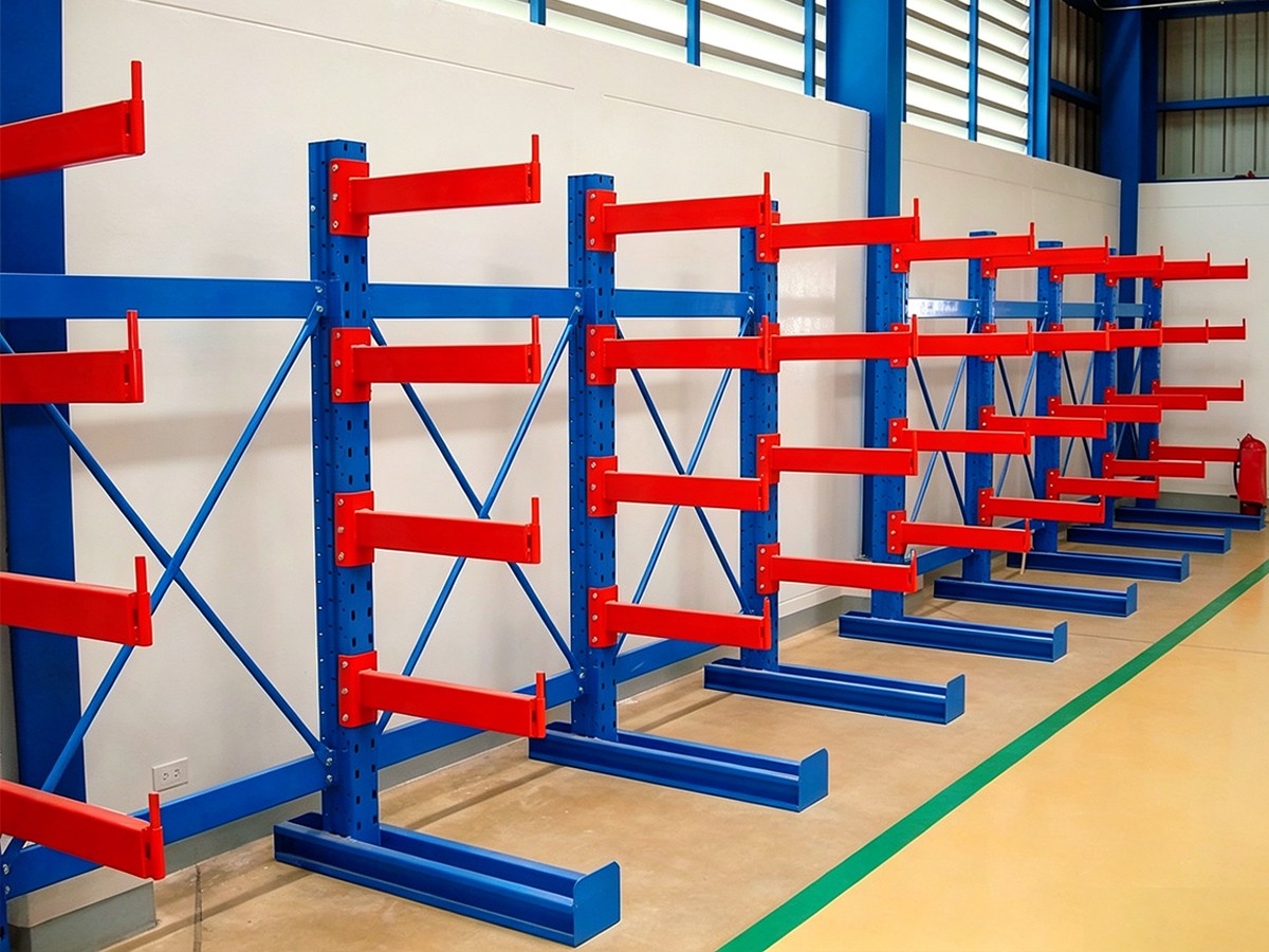 Single-sided small cantilever rack