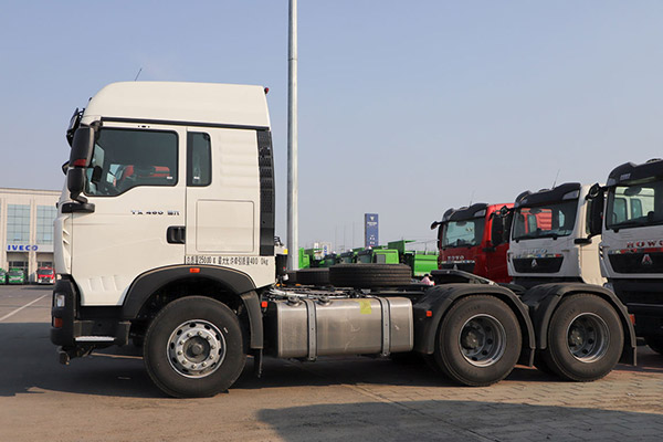 Popular Model 8x4 Diesel Fuel Tractor Truck Cummins Engine Fast Gear Box Automatic Transmission Left Steering with Rear Camera