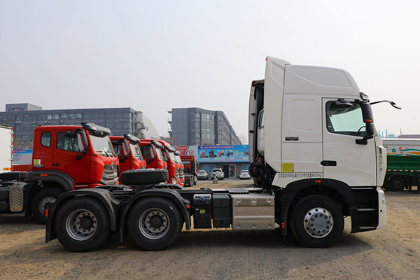 Popular Model 6x4 Used Diesel Fuel Tractor Truck New Condition Cummins Fast Manual Right Rear Camera 6x4 Drive Wheel China
