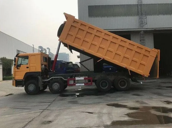 Used Sinotruck 8X4 Dump Truck with Box and Tire, HOWO 371HP 375HP 400HP Dump Tipper for Sale in China