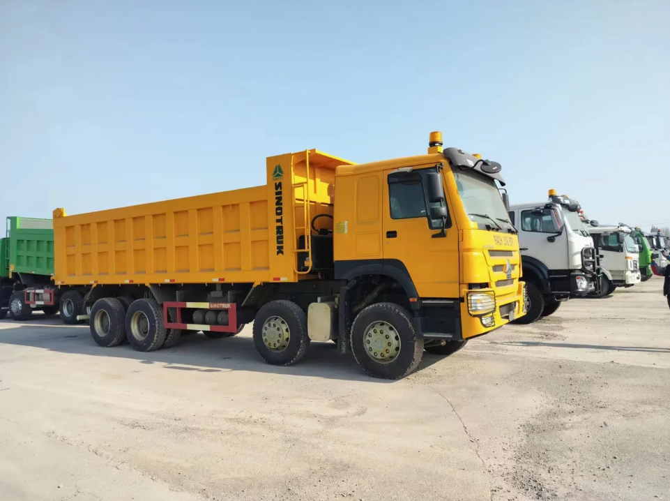 Used Sinotruck 8X4 Dump Truck with Box and Tire, HOWO 371HP 375HP 400HP Dump Tipper for Sale in China
