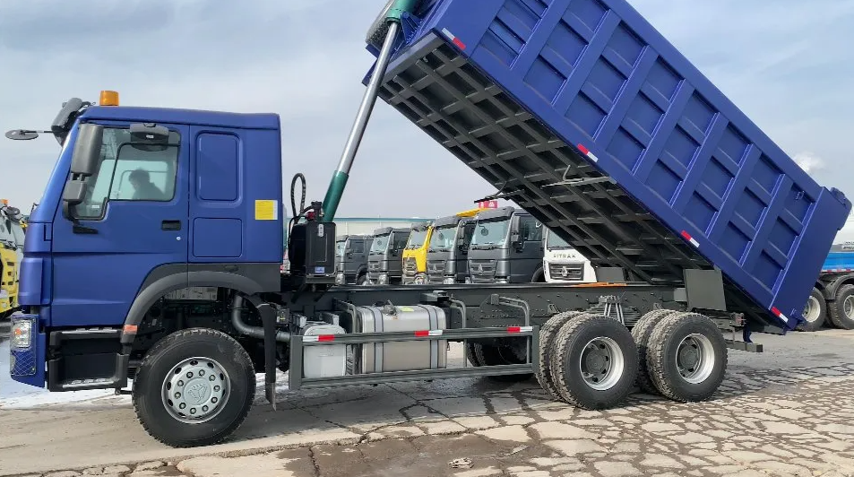 High Quality Sinotruck HOWO 6X4 Drive Wheel Euro 4 Self-Unloading Diesel Dump Truck Customizable Color Favorable Heavy Truck