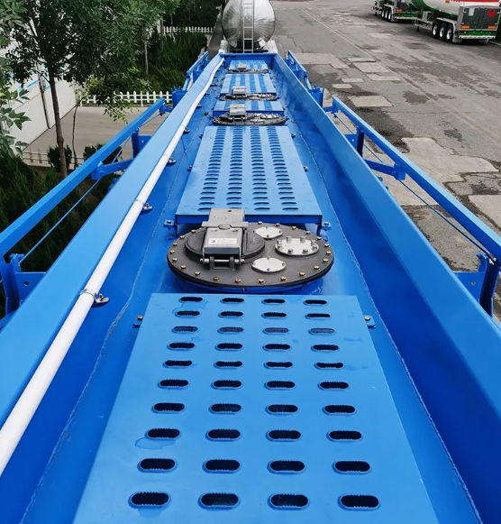 3 Axles 30000/40000/50000 Liters Oil/Diesel/Gasoline/Crude/Water/Milk/Propane Transport Steel Monoblock Fuel Tank/Tanker Truck Semi Trailer for Sale Price