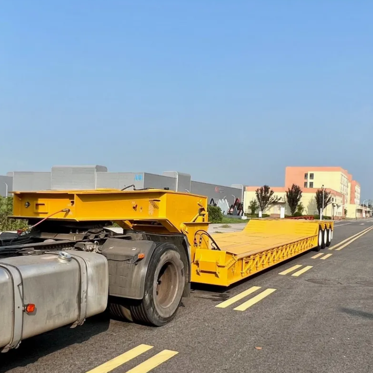 30/50/60/100 Tons Capacity 3/4/5/Axles Heavy Duty Lowbed Semitrailer for Construction Equipment Transport with Hydraulic Ramps