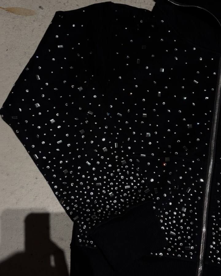 600 Gsm custom-made 100% cotton full-face zipper hoodie for both men and women, street style, polka dot rhinestone logo for winter and autumn