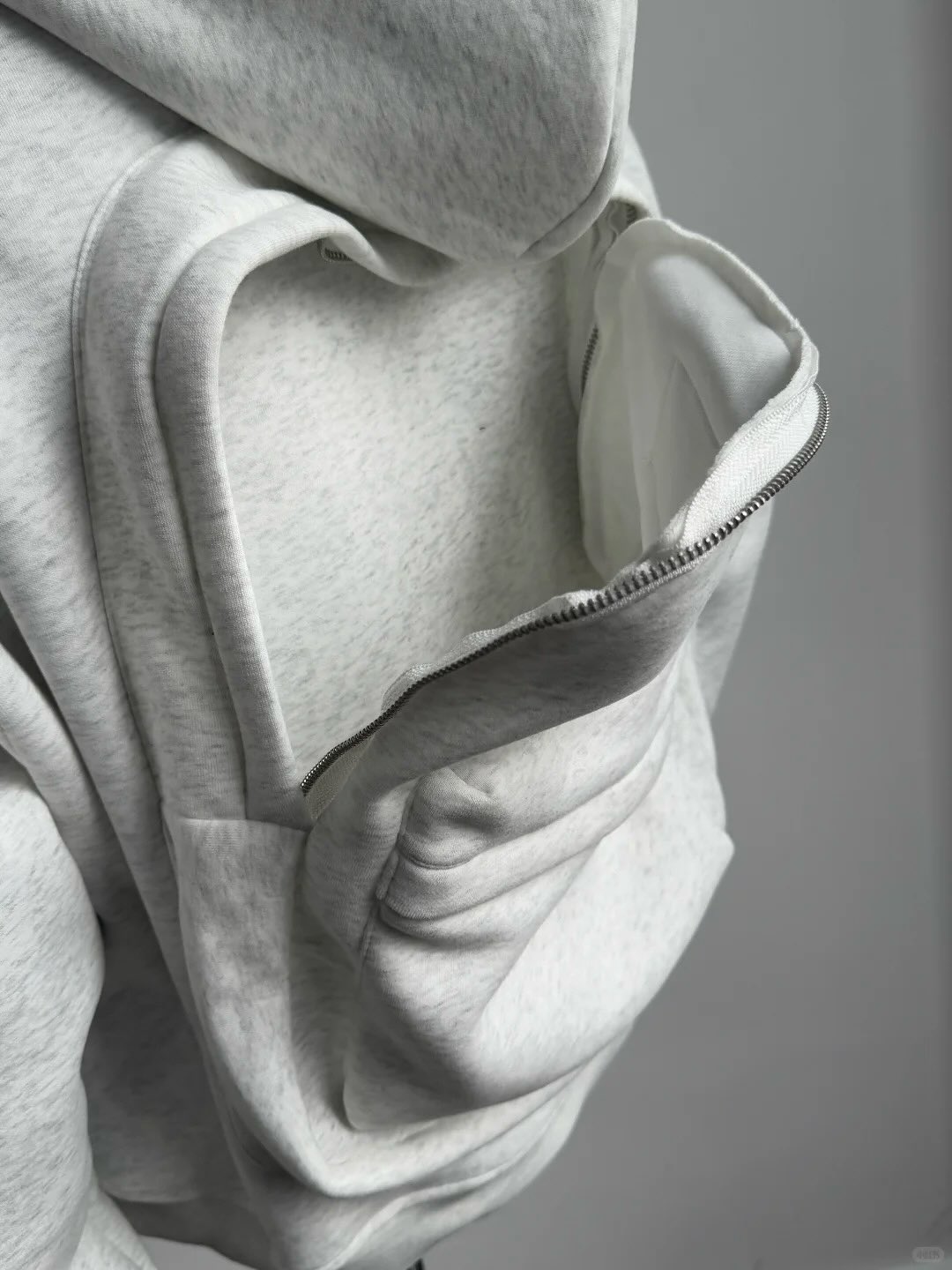 White cotton zipper round-neck sweatshirt, hoodie, men's backpack, high-quality custom winter streetwear, dyed