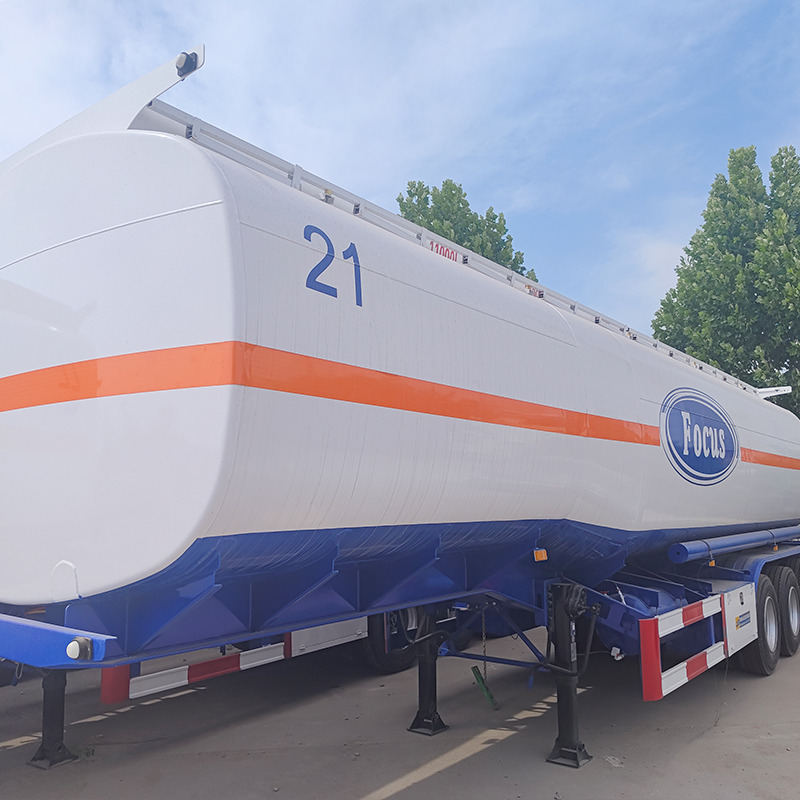 Tri Axle Oil Tanker Semi Trailer