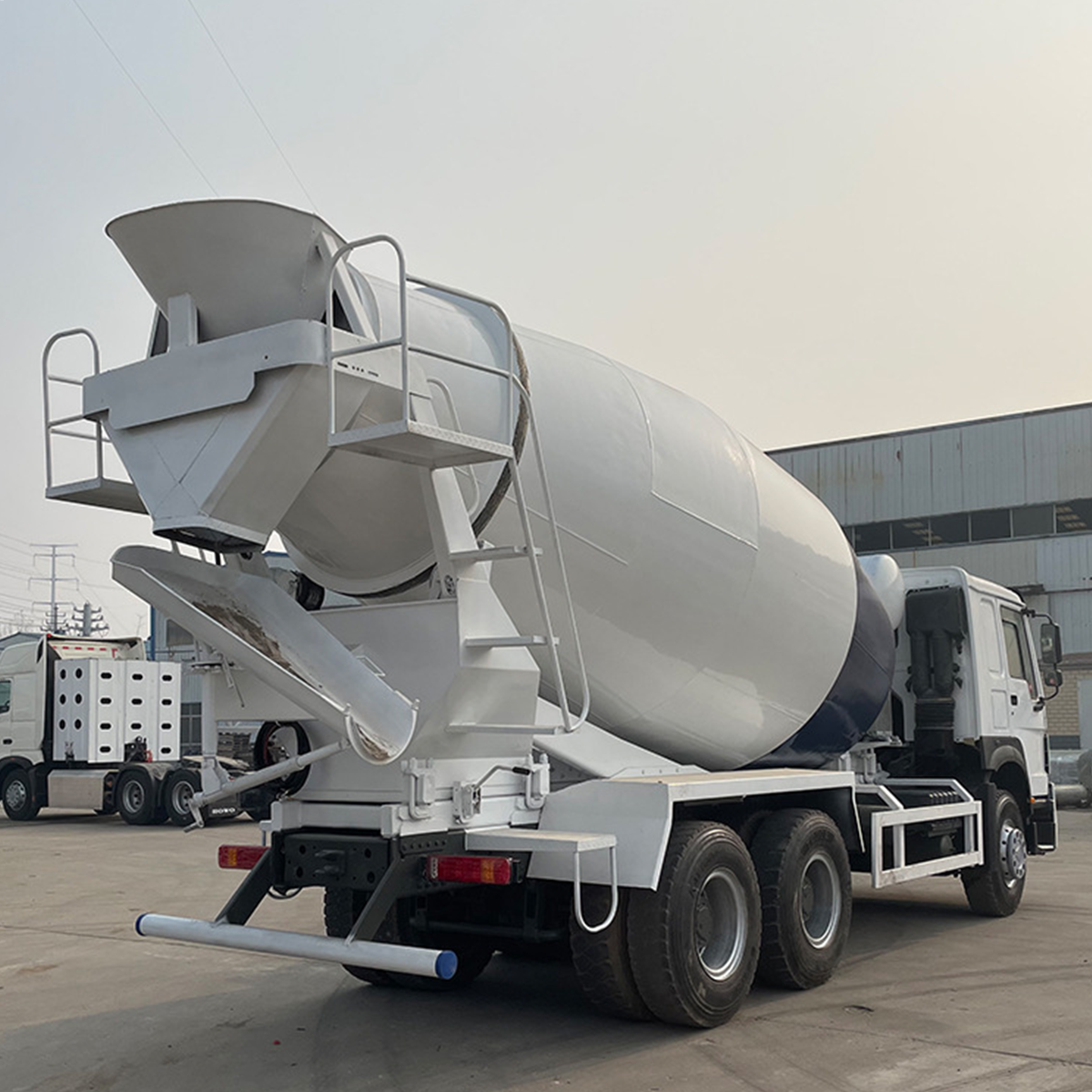 Export Sinotruk Howo 371 64 Concrete Mixer Truck