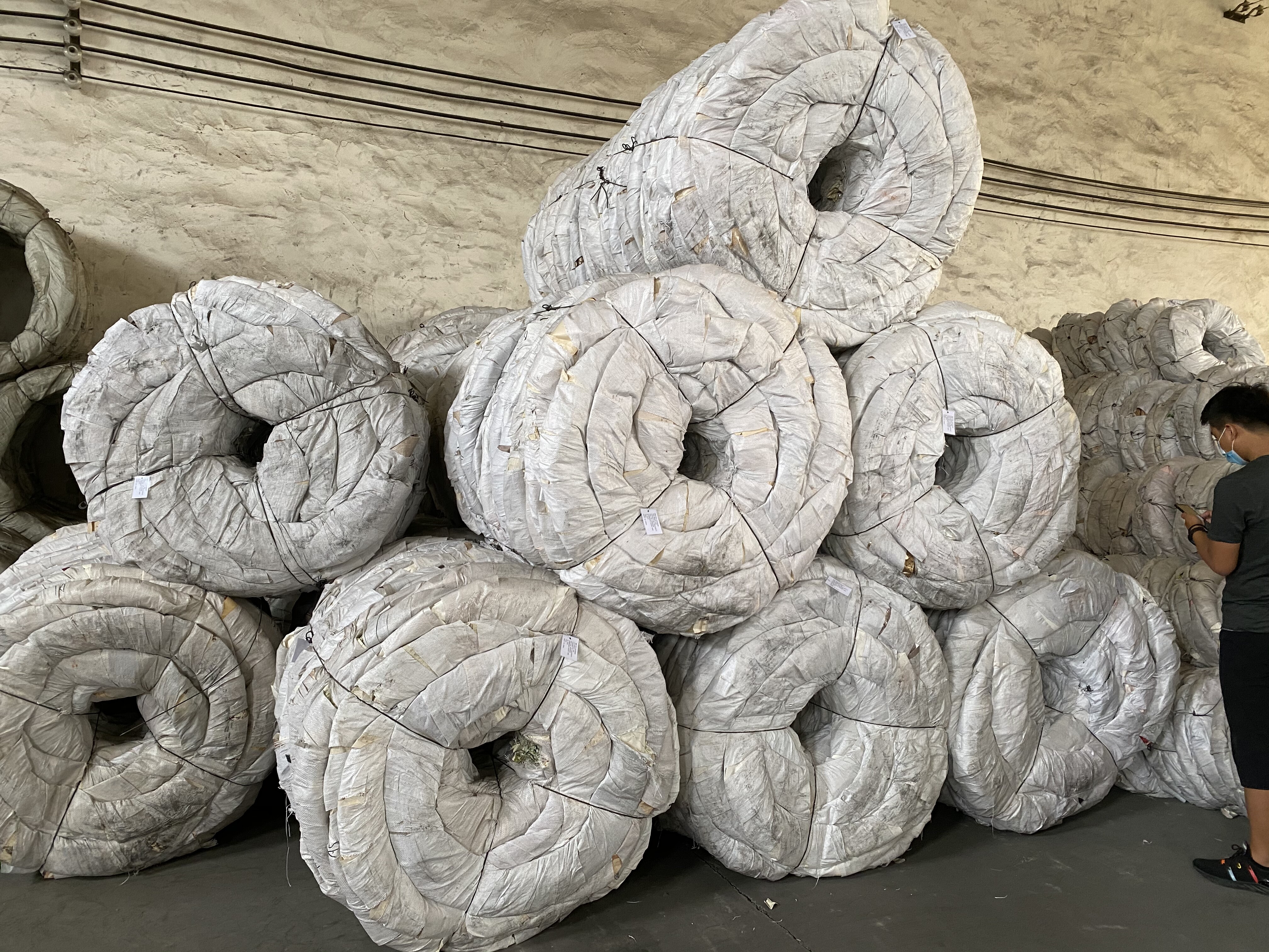 Snake-belly barbed wire galvanized steel or stainless steel