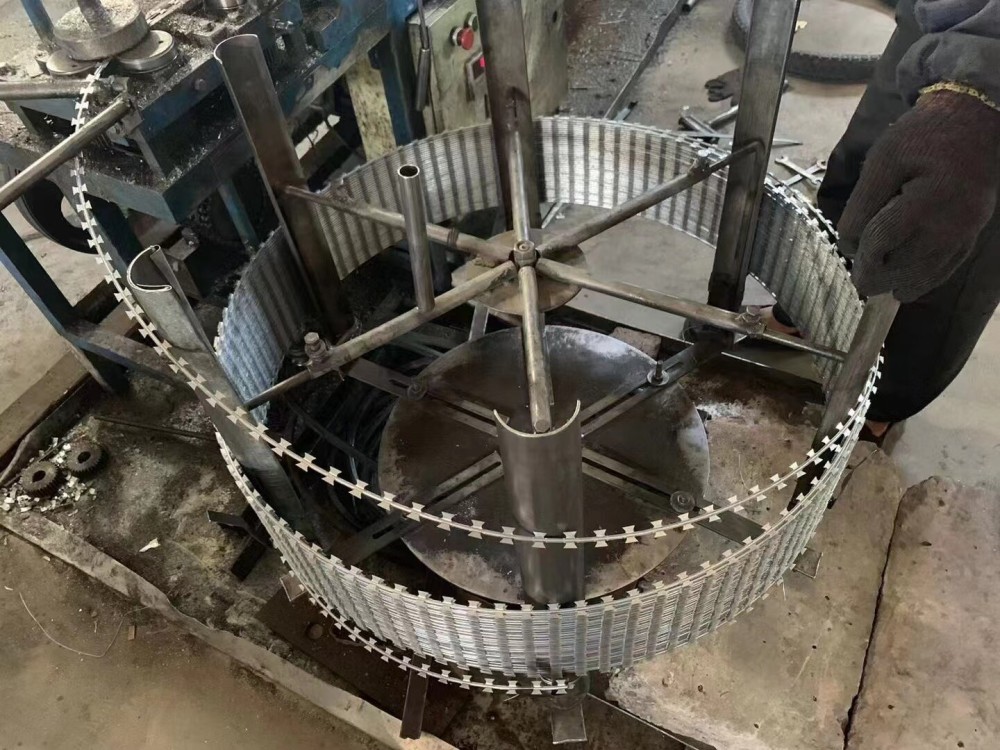 Galvanized Razor Wire