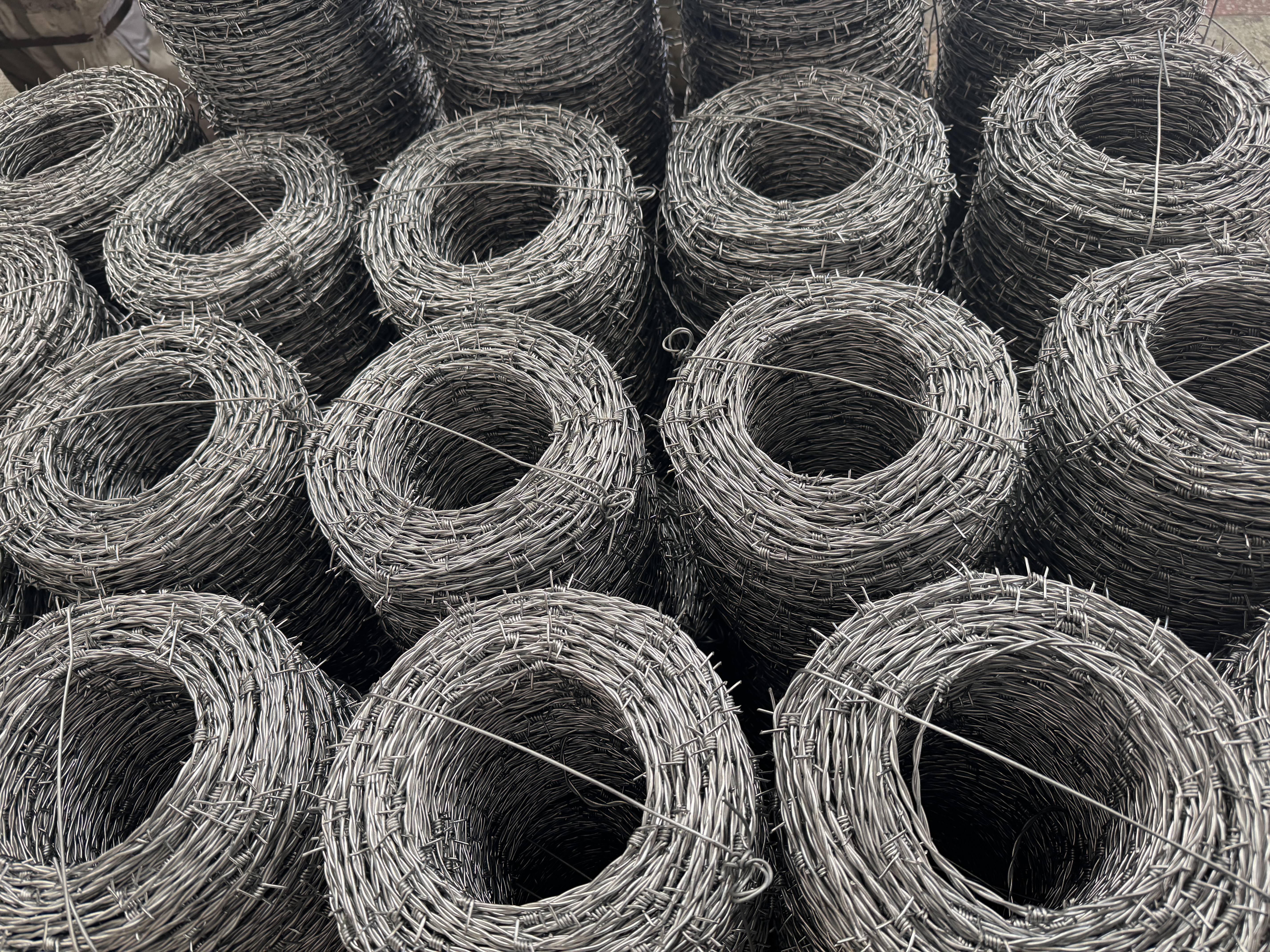 12#*12#Barbed wire fencing-durable, cost-effective