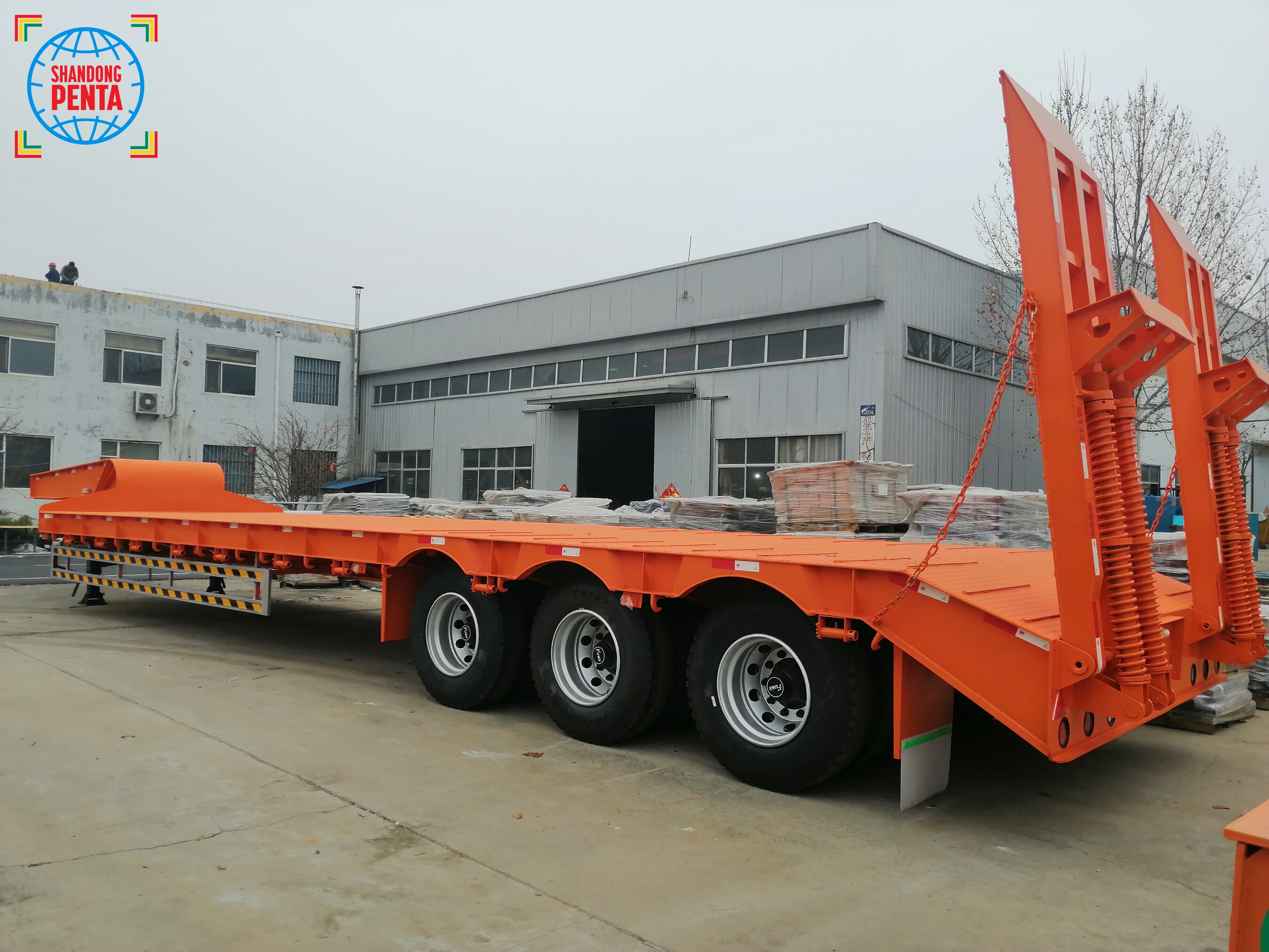 Orange - Semi-remorque plate basse 3 essieux 16m