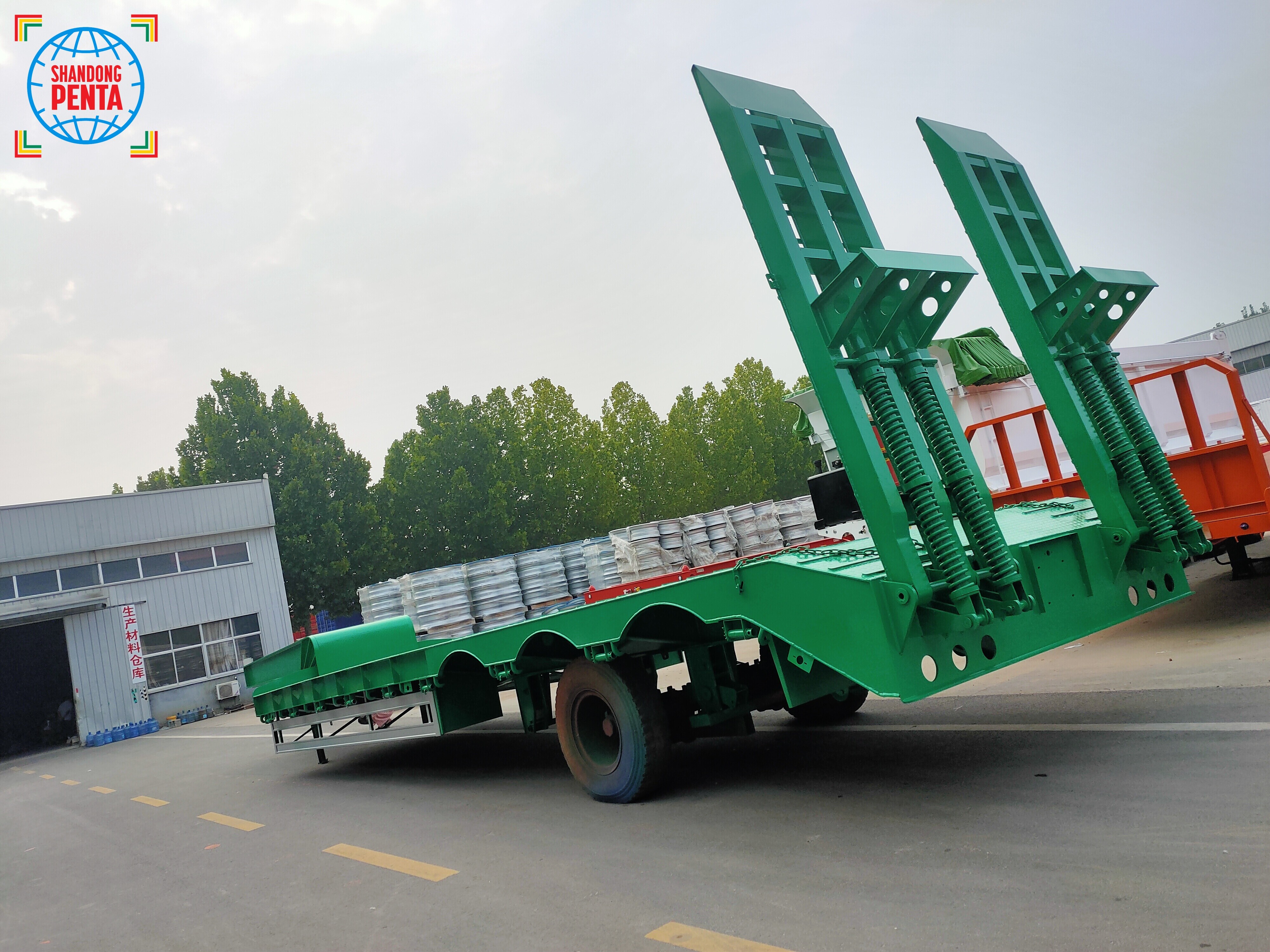 Vert - Semi-remorque plateforme basse 3 essieux 16m