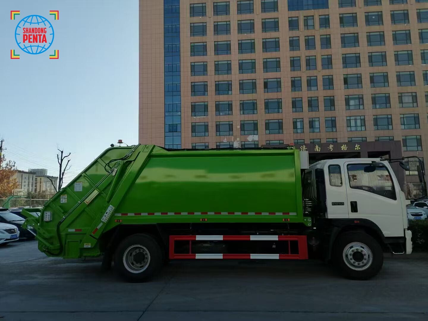 Caminhão Compactador de Lixo