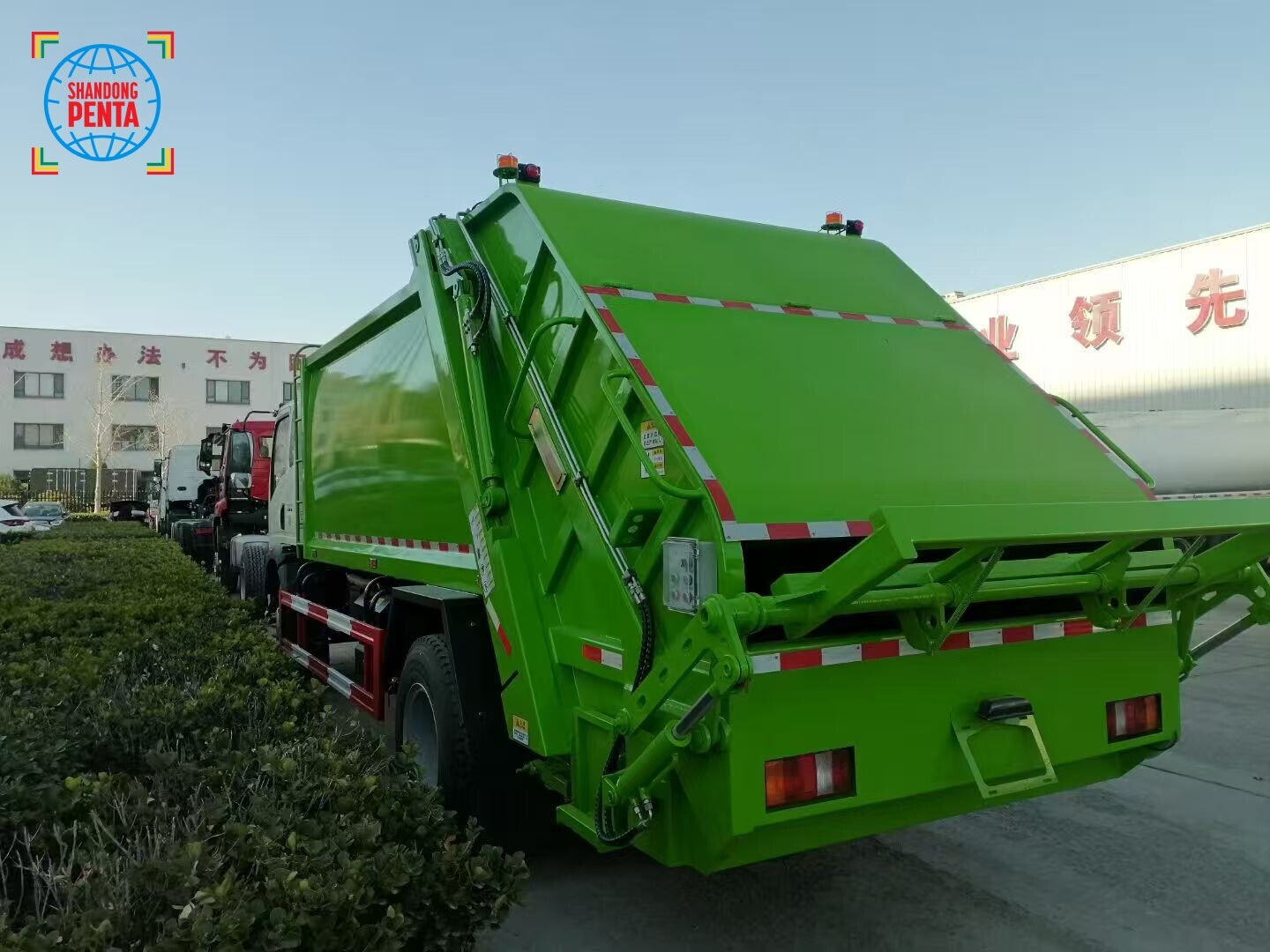 Caminhão Compactador de Lixo