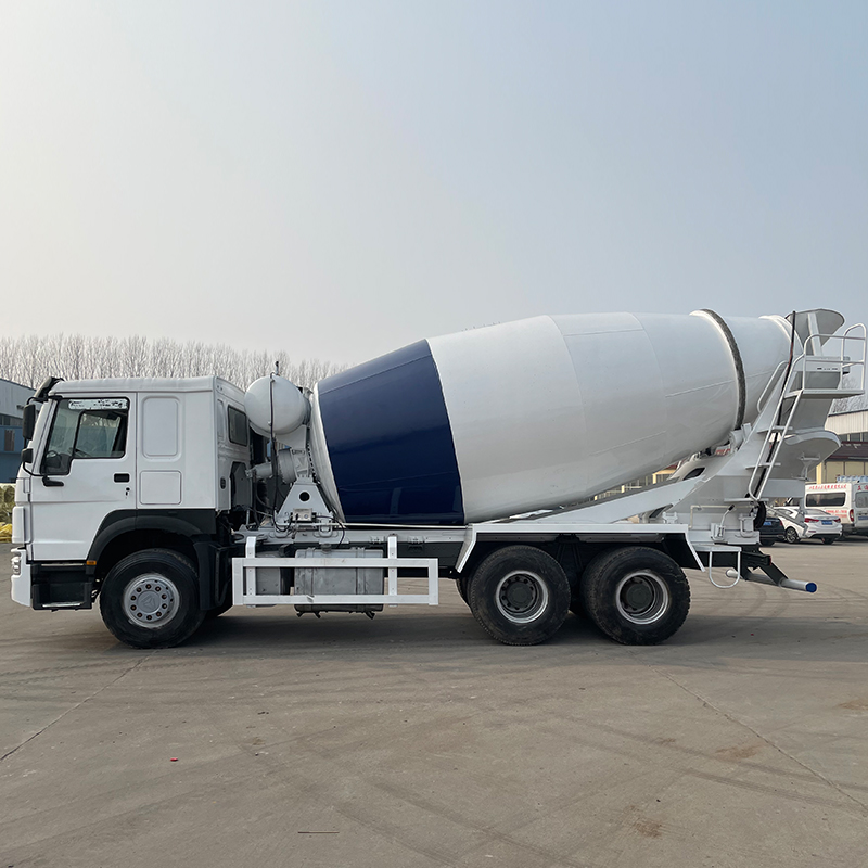 Mixing tank truck