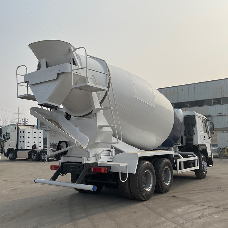 Mixing tank truck
