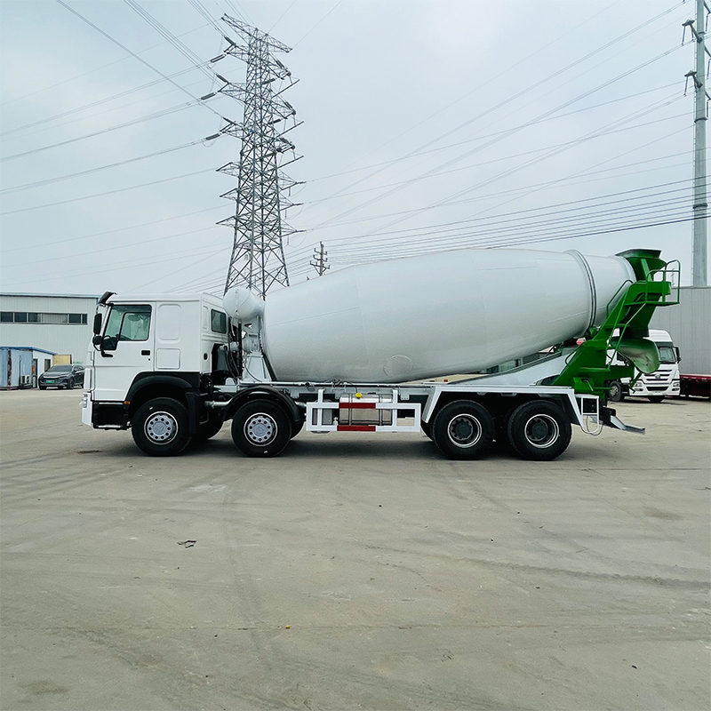 SINOTRUK HOWO 8x4 Concrete Mixer Truck Large Capacity High-Performance Cement Mixer