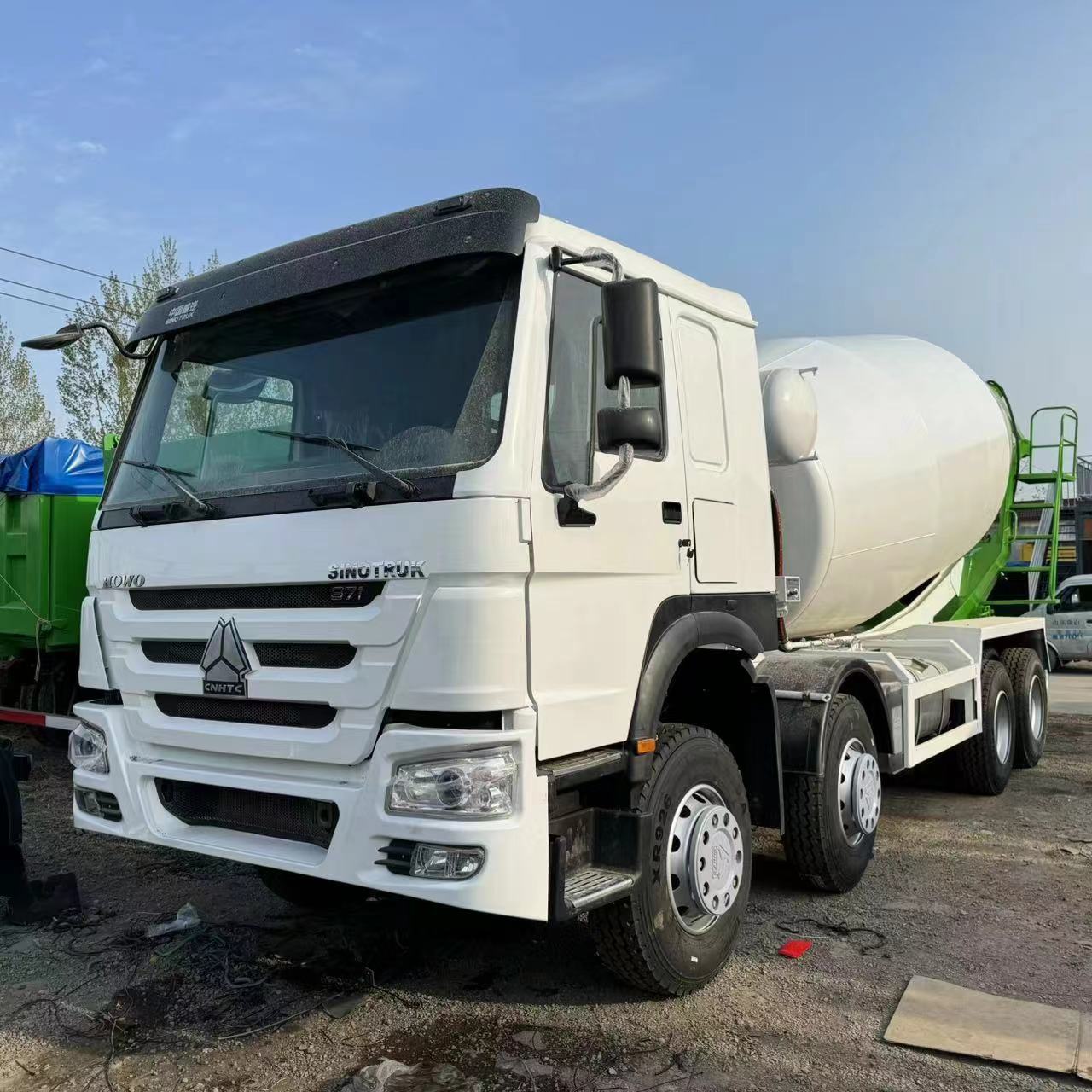 Mixing tank truck