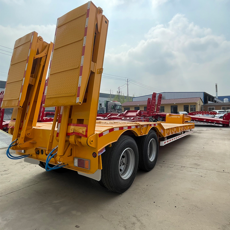 Low flatbed semi-trailer