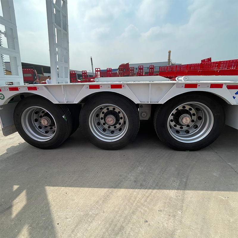 Low flatbed semi-trailer