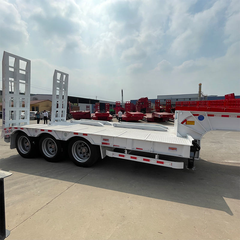 Low flatbed semi-trailer