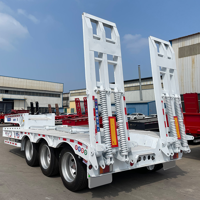 Low flatbed semi-trailer