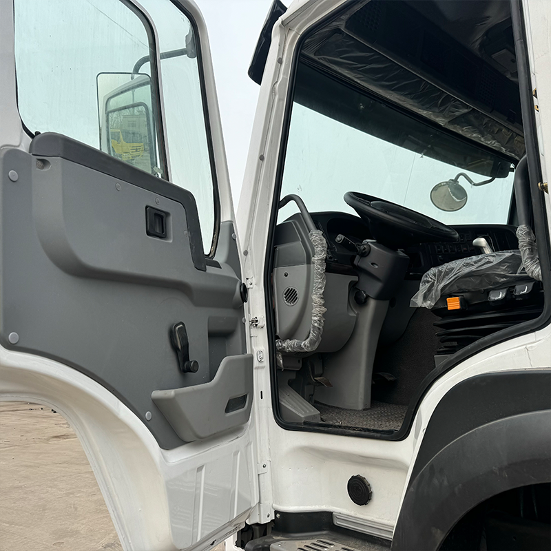 SINOTRUK HOWO Truck Mounted Crane Heavy-Duty Lifting & Transport Solution