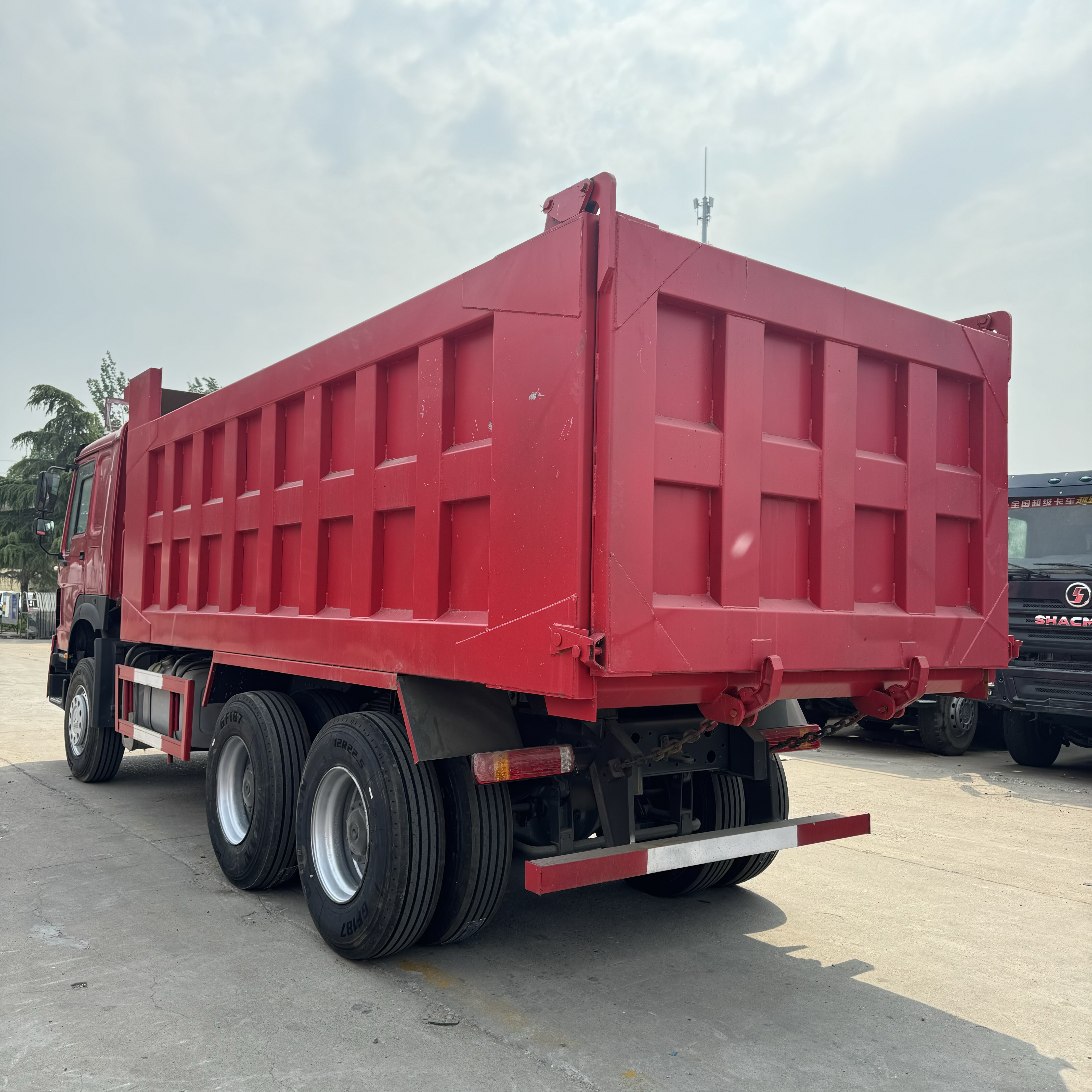 SINOTRUK HOWO 6x4 Dump Truck | 336HP-371HP Tipper for Construction & Mining