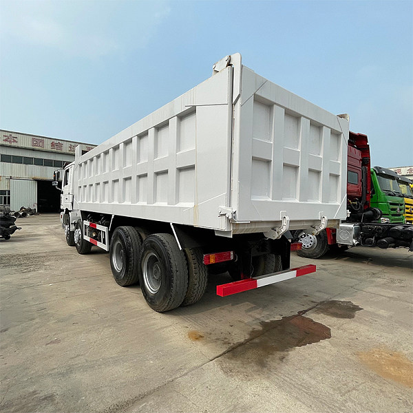 陕汽8x4自卸白色主图3