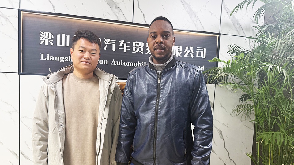 Somali Customer Visits AORUN Factory to Inspect and Purchase Howo TX 6x4 Tractor Trucks