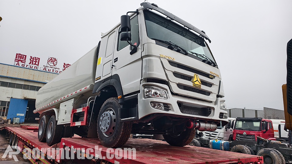 A brand-new Howo 6x4 tanker truck is being shipped to Guinea.
