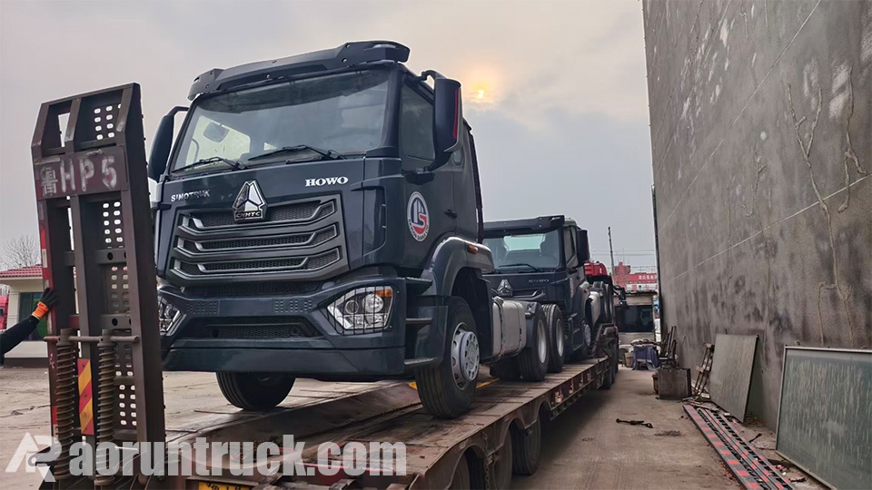 Five Howo NX tractor trucks set off for Malawi.