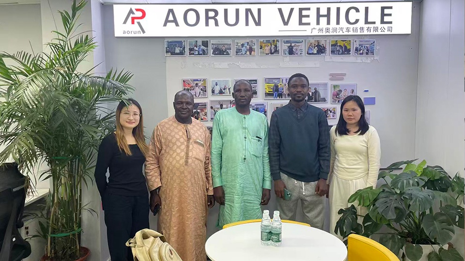Nigerian customers visited and purchased a 3-axle low flatbed trailer.