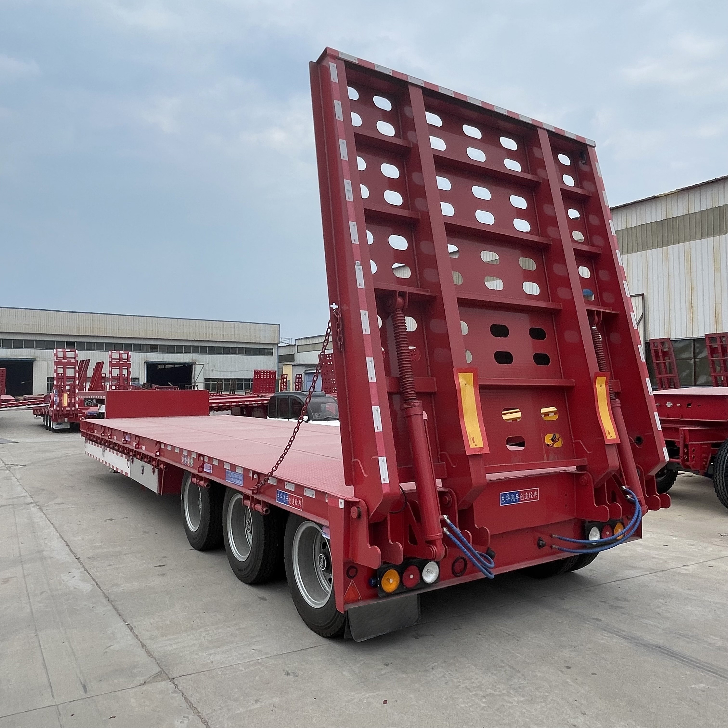 3 Axle 80 Ton Flat Deck Lowbed Semi Trailer
