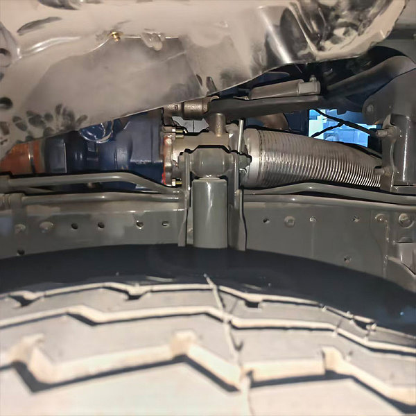 豪沃TX 8x4自卸白色主图5