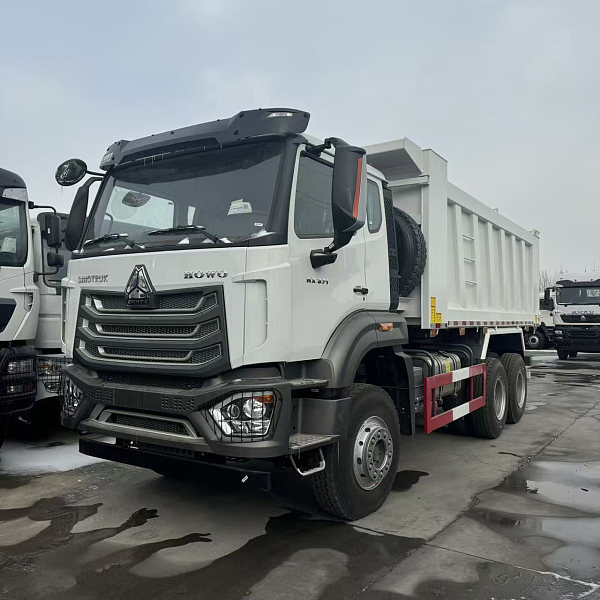 豪瀚6x4自卸白色主图2