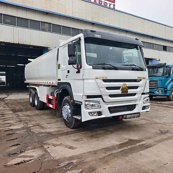 豪沃6x4油罐白色主图2