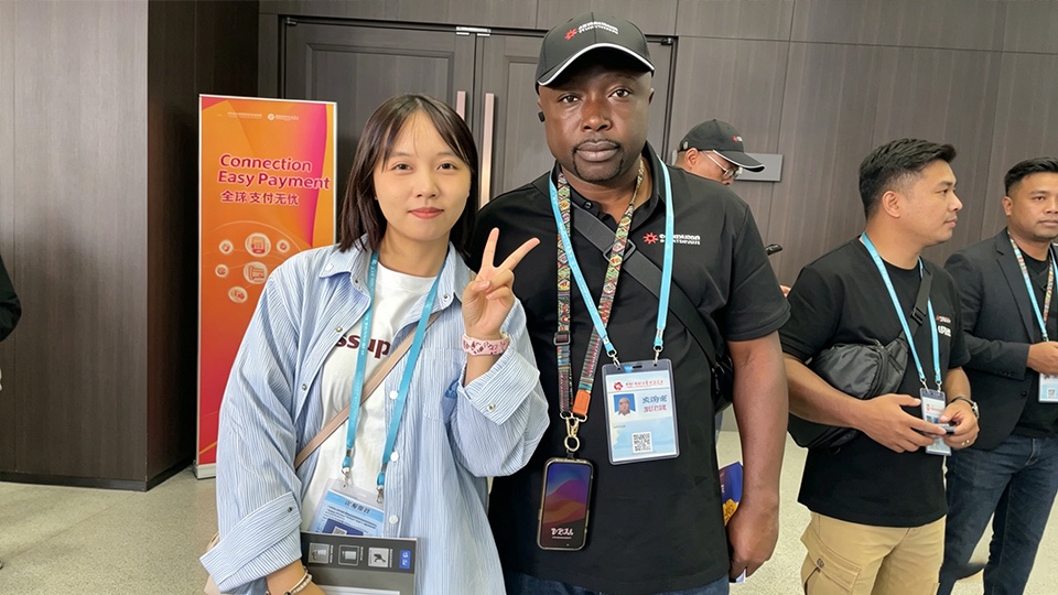 Malian Clients Visit the Aorun Factory: The HOWO 371 HP 6x4 Truck-Mounted Crane Redefines Versatile Engineering Machinery. Malian Clients Visit the Aorun Factory: The HOWO 371 HP 6x4 Truck-Mounted Crane Redefines Versatile Engineering Machinery.