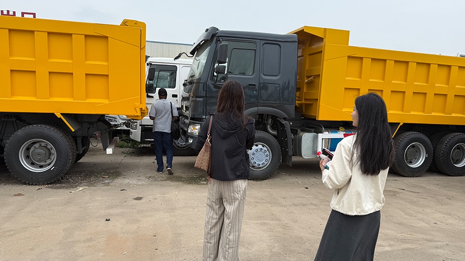 Burkina Faso Clients Visit HOWO: A Guide to Selecting 6x4 and 8x4 Dump Trucks