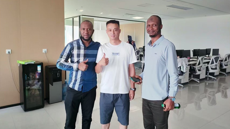 Cameroonian Clients Visit Shacman to View 6x4 20,000L Fuel Tank Truck