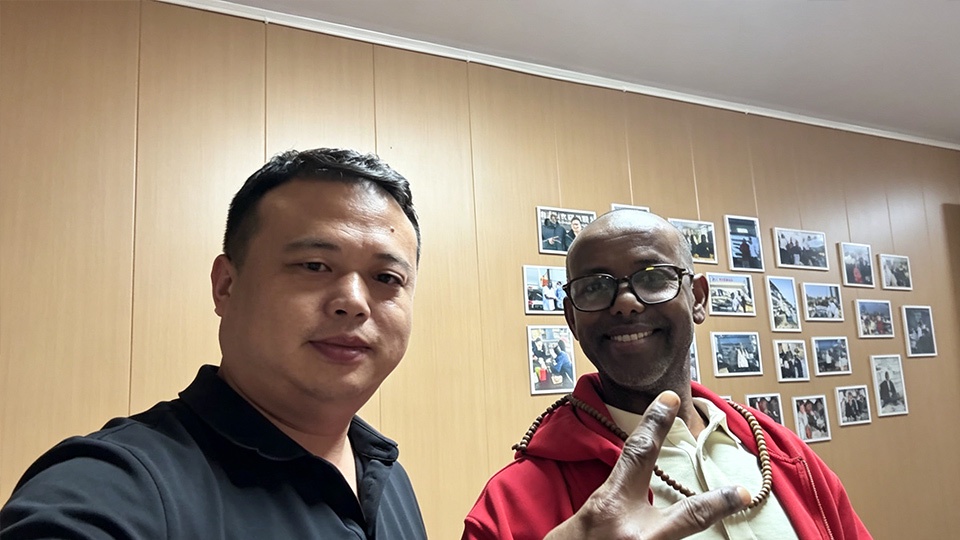 Client from Guinea visits Aorun's Yiwu office Client from Guinea visits Aorun's Yiwu office