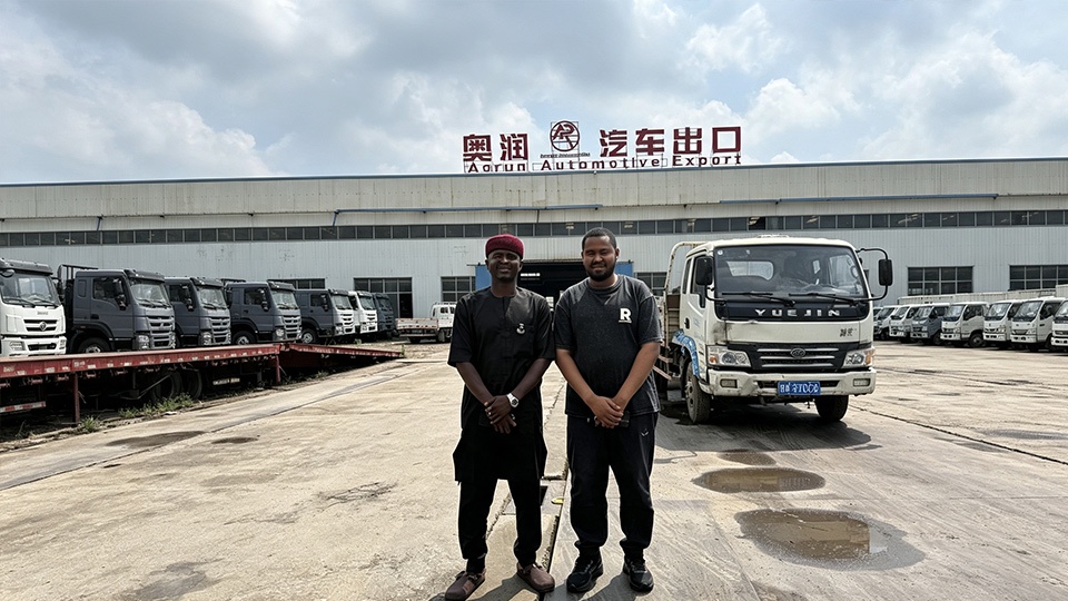 Nigerian Special Vehicle Builders Inspect Sinotruk HOWO 6x4 Chassis