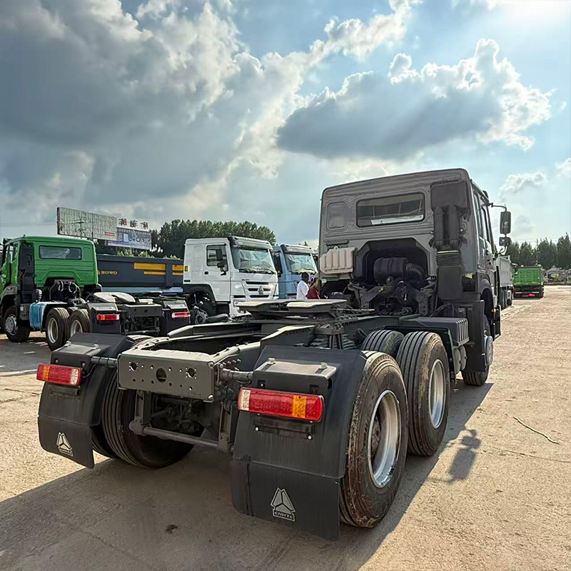 Classic Front SINOTRUK HOWO 6x4 Tractor Truck